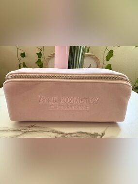 Kylie Cosmetics Blush Pink Velvet Zip Cosmetic Pouch
